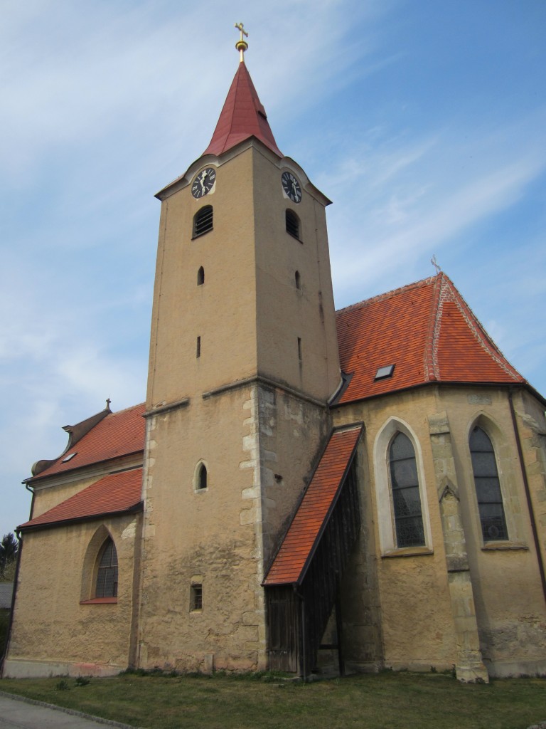Gross, St. Veit Kirche, barockisierte Saalkirche mit hochgotischem Sdturm (19.04.2014)