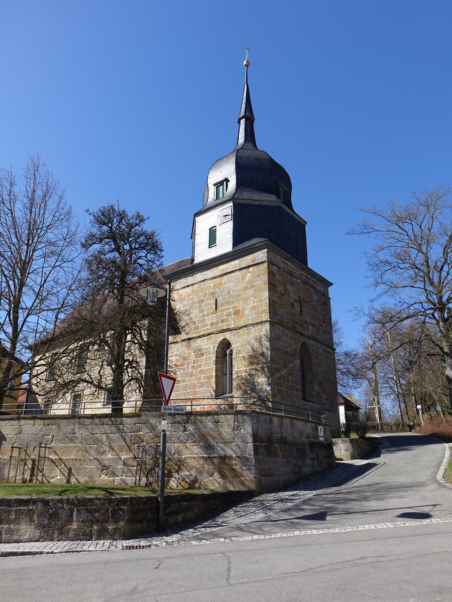 Grogarnstadt, Ev. Kirche, erbaut um 1700 mit gotischem Chorturm (07.04.2018)