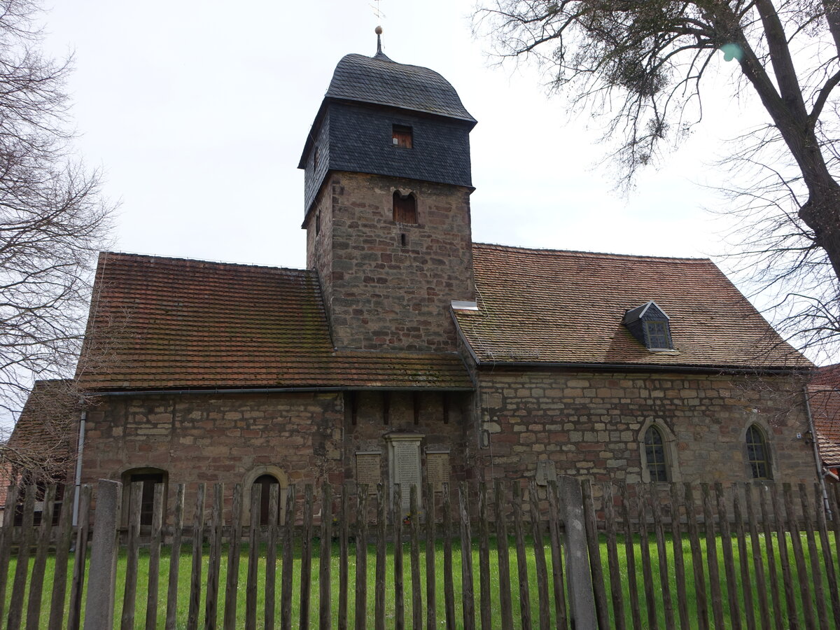 Grokochberg, evangelische St. Michaelis Kirche, sptromanische Chorturmkirche, sptgotisches Langhaus erbaut im 15. Jahrhundert (22.04.2023)