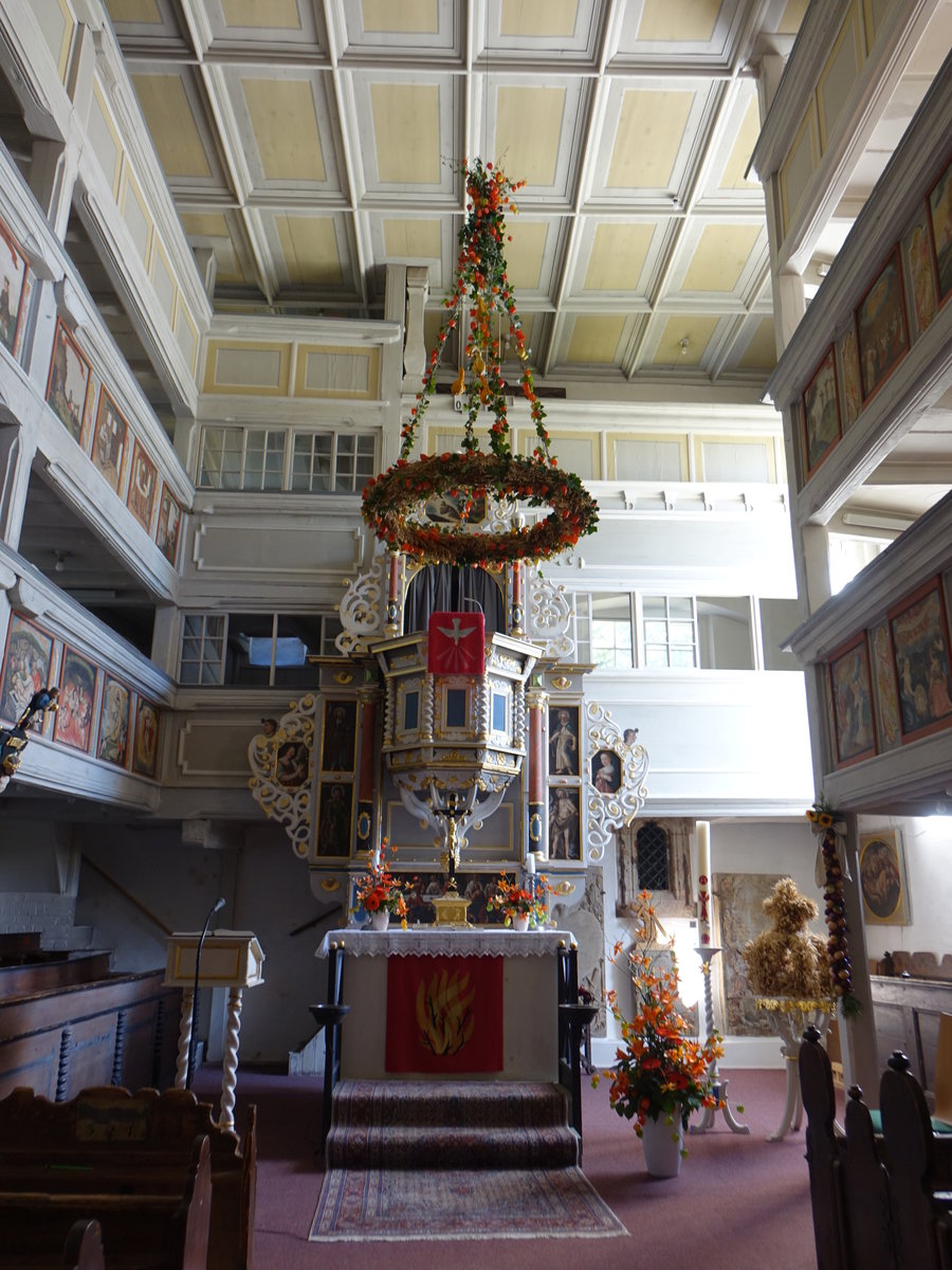 Grorckerswalde, barocker Altar von 1649 in der ev. Wehrkirche, Kanzel von 1690 (04.10.2020) 