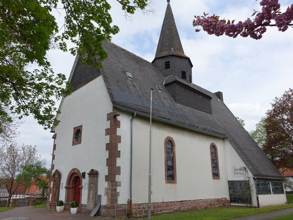 Groseelheim, evangelische Kirche, erbaut im 16. Jahrhundert, neuer Chor erbaut 1971 (01.05.2022)