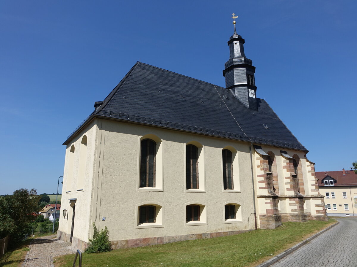 Grostechau, evangelische Kirche, flachgedeckte Saalkirche mit einem geschlossenen Chor, erbaut 1494 (24.06.2023)