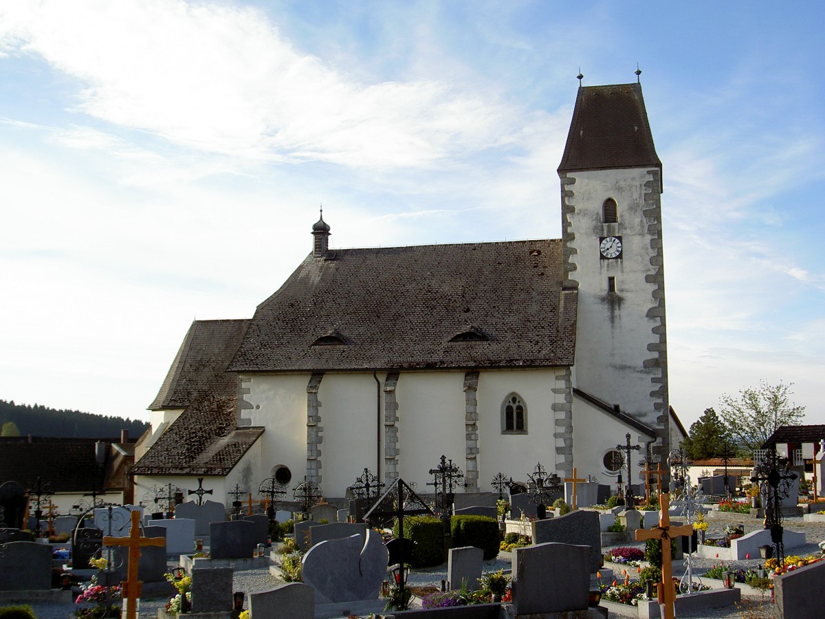 Grnbach, St. Nikolaus Kirche, erbaut ab 1511, Turm mit gotischem Keildach (18.04.2014)