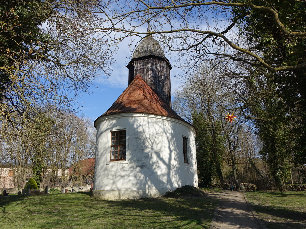 Gr�nberg, evangelische Dorfkirche, Zentralbau erbaut von 1792 bis 1793 (10.04.2026)