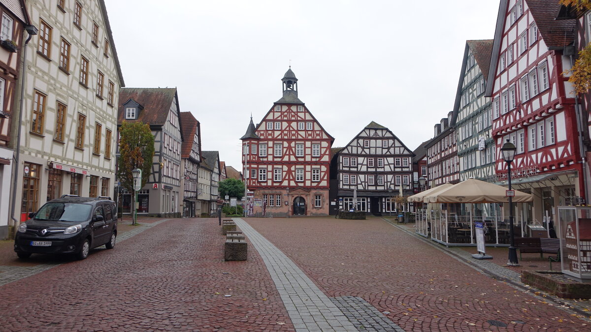 Grnberg, Rathaus am Marktplatz, erbaut von 1586 bis 1587 (31.10.2021)