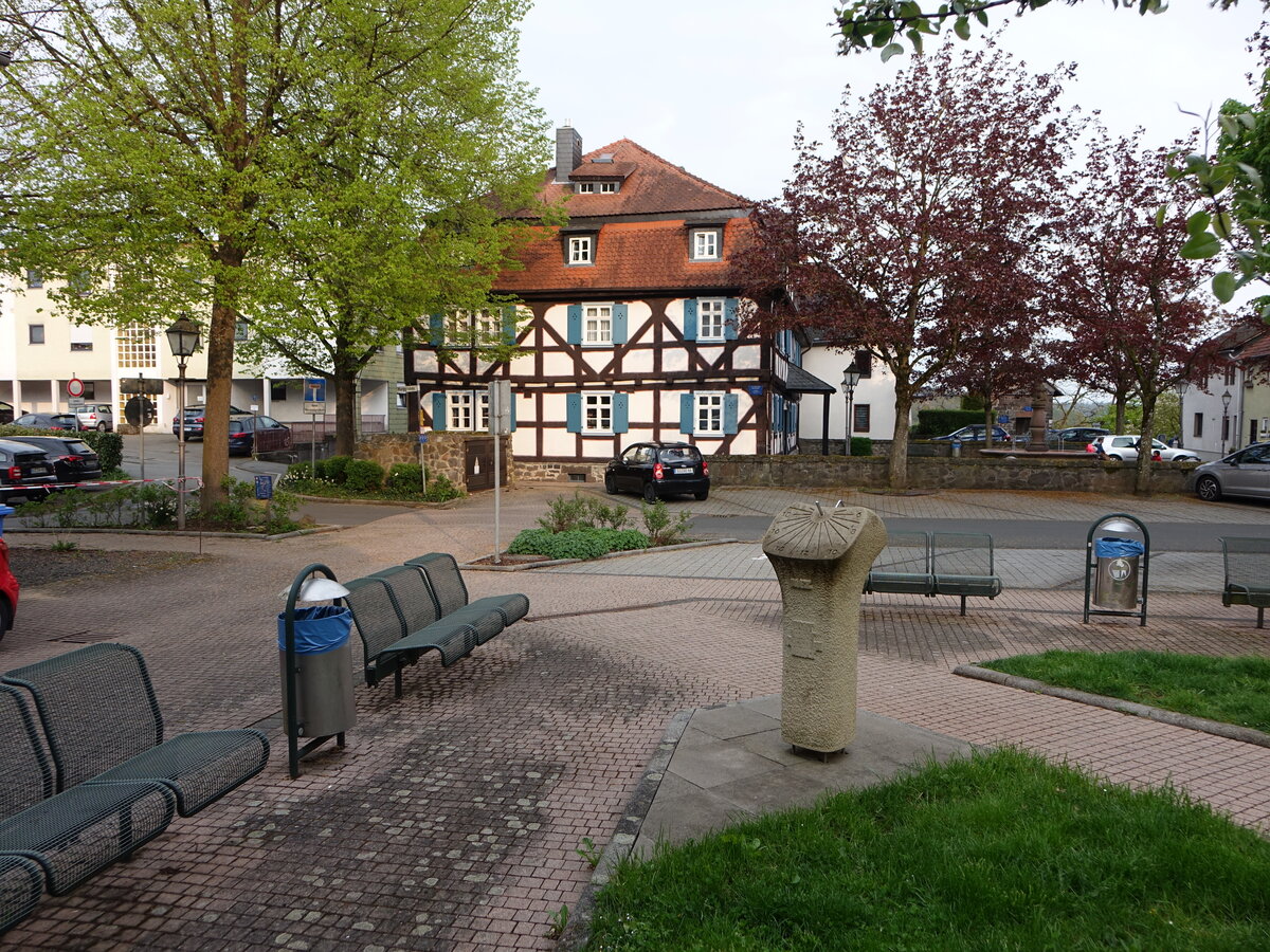 Grnberg, Stadtbcherei am Platz an der Stadtkirche (30.04.2022)
