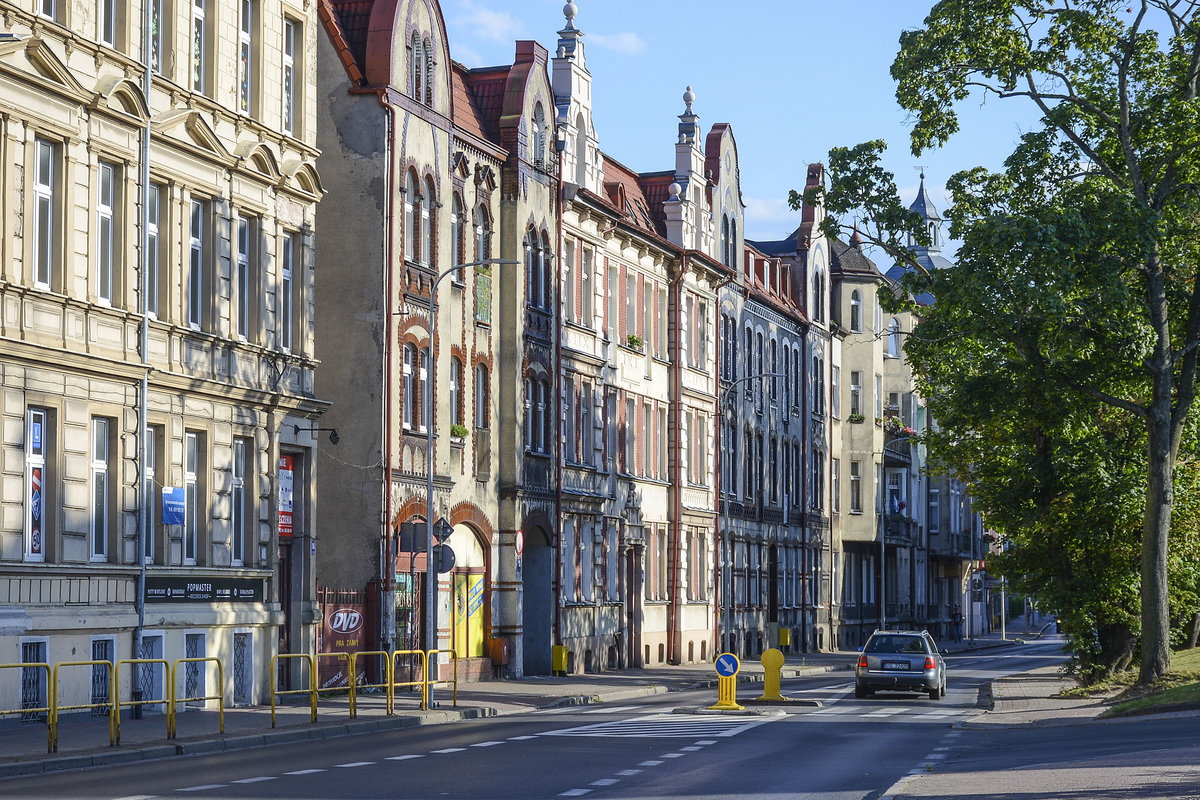 Grnderzeit-Huser an der Ulica Hugona Kołłątaja (bis 1945 Geers-Strae) in Słupsk (Stolp) in Hinterpommern. Aufnahme: 23. August 2020.