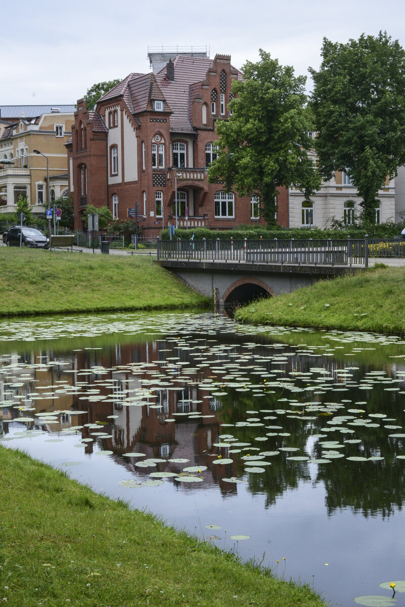 Grnderzeithaus am Jgerweg in Schwerin vom Schlosspark aus gesehen. Aufnahme: 17. Juni 2022.