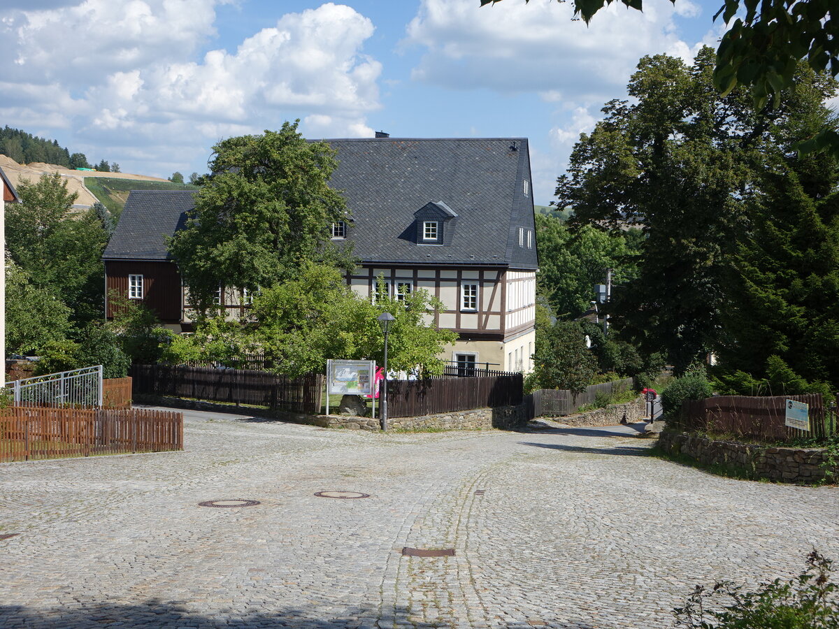 Grnstdtel, Fachwerkhaus am Gottfried Heinrich Sttzel Platz (19.08.2023)