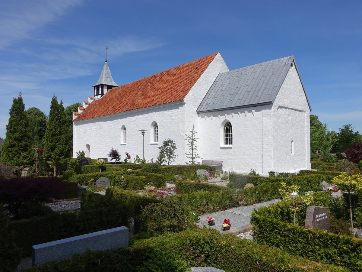 Grundfr, romanische Ev. Kirche, erbaut im 11. Jahrhundert (07.06.2018)
