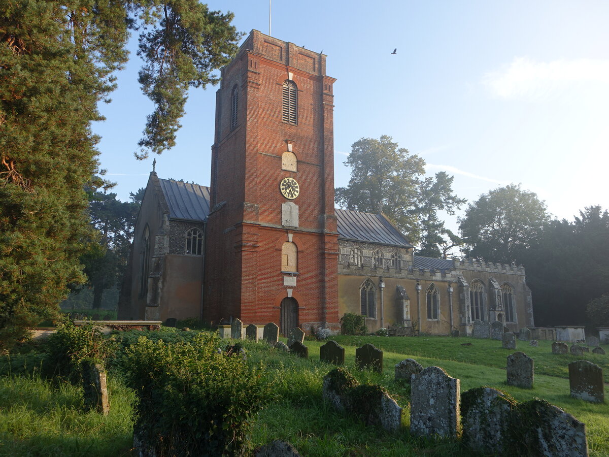 Grundisburgh, Pfarrkirche St. Mary, erbaut um 1300, erweitert im 15. Jahrhundert (06.09.2023)