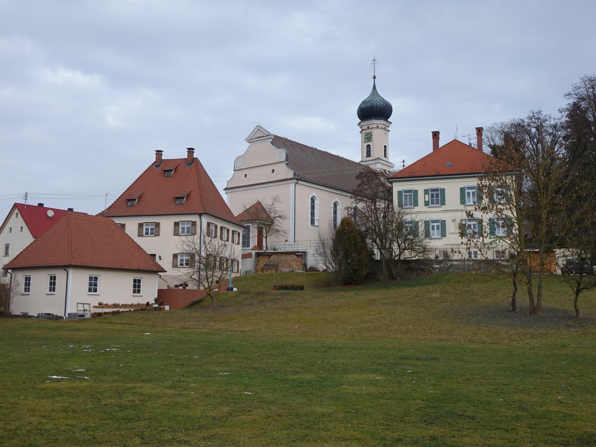 Grundsheim, kath. Pfarrkirche St. Martin und Pfarrhaus, Kirche erbaut 1720 (24.01.2016)