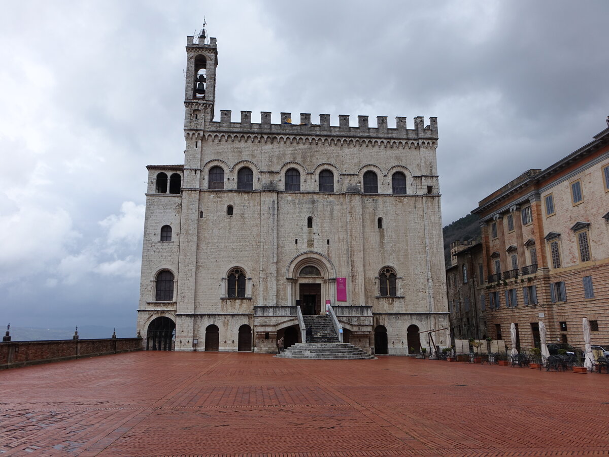 Gubbio, Palazzo dei Consoli, erbaut von 1332 bis 1337 von Matteo Gattapone, heute archäologisches Museum (01.04.2022)