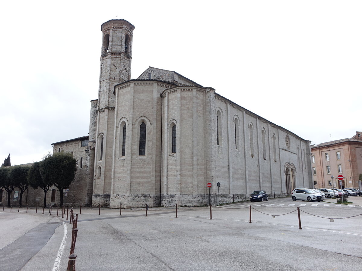 Gubbio, Pfarrkirche San Francesco an der Piazza 40 Martiri (01.04.2022)