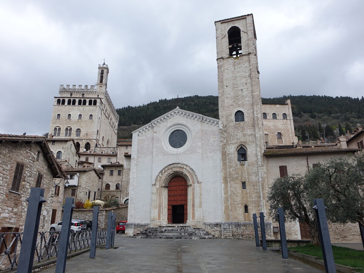 Gubbio, Pfarrkirche San Giovanni, erbaut im 13. Jahrhundert (01.04.2022)