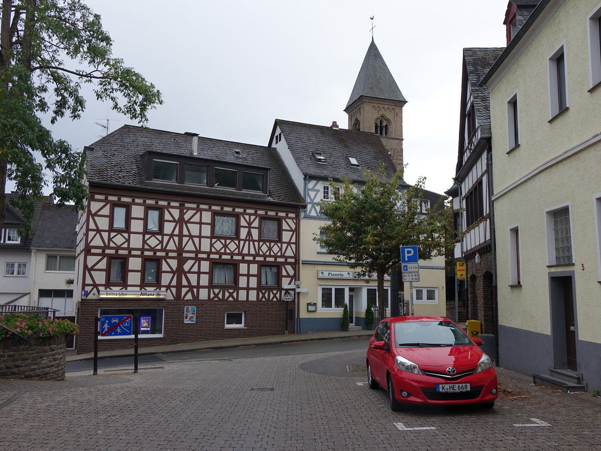 Güls, Marktplatz mit St. Servatius Kirche (03.10.2016)