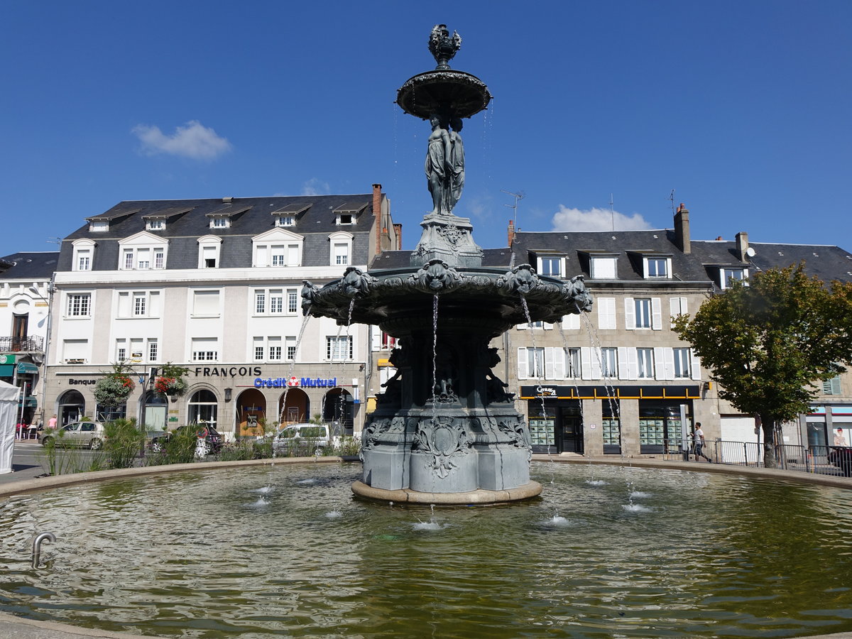 Gueret, Brunnen Fontaine des Trois Graces am Place Bonnyaud (21.09.2016)