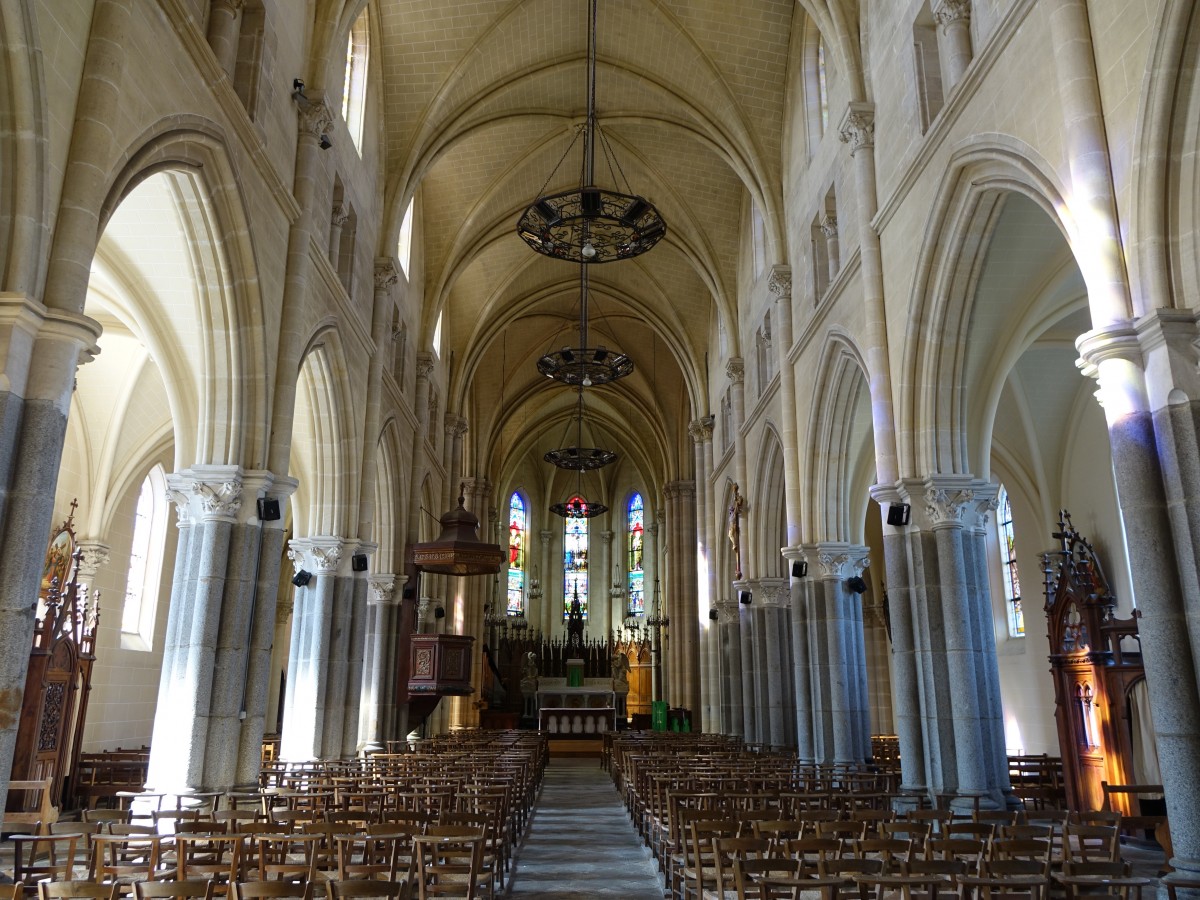Guignen, Mittelschiff der Kirche Saint-Martin (16.07.2015)