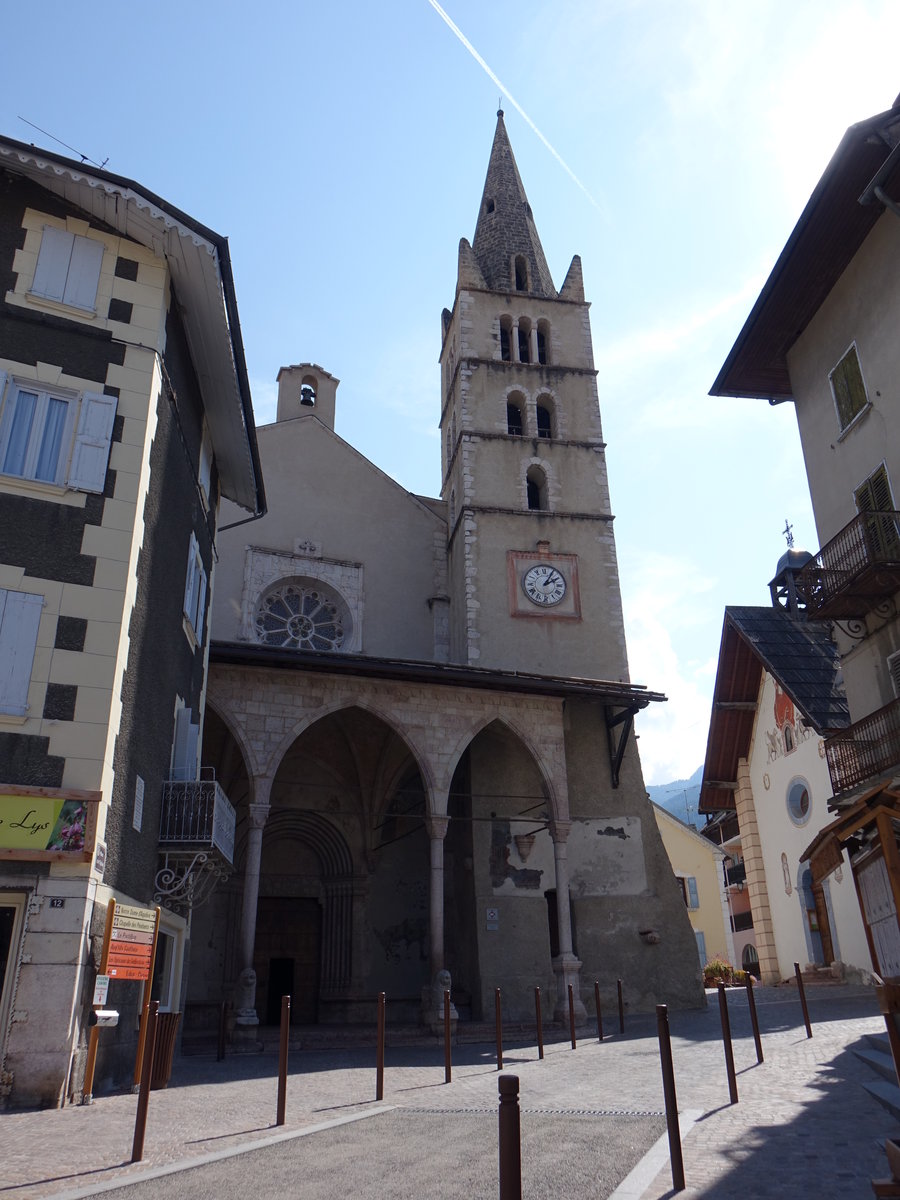 Guillestre, Kirche Notre-Dame de la Aquilon, erbaut im 16. Jahrhundert (23.09.2017)