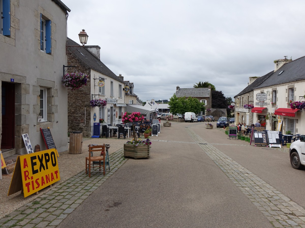 Guimiliau, Rue du Calvaire (14.07.2015)