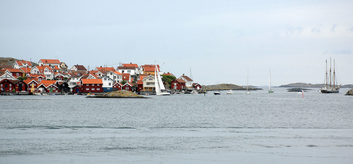 Gullholmen auf der gleichnamigen Insel hat nur 99 Einwohner (2010). Das Fischerdorf liegt an der Bohuslner Schrenkste zwischen Gteborg und der norwegischen Grenze.
Aufnahme: 3. August 2017.