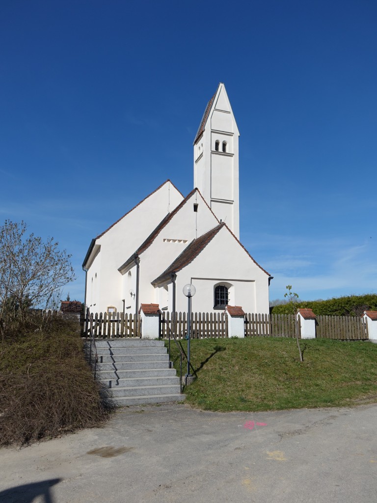 Gundackersdorf, St. Andreas Kirche, erbaut Ende des 16. Jahrhundert (15.04.2015)