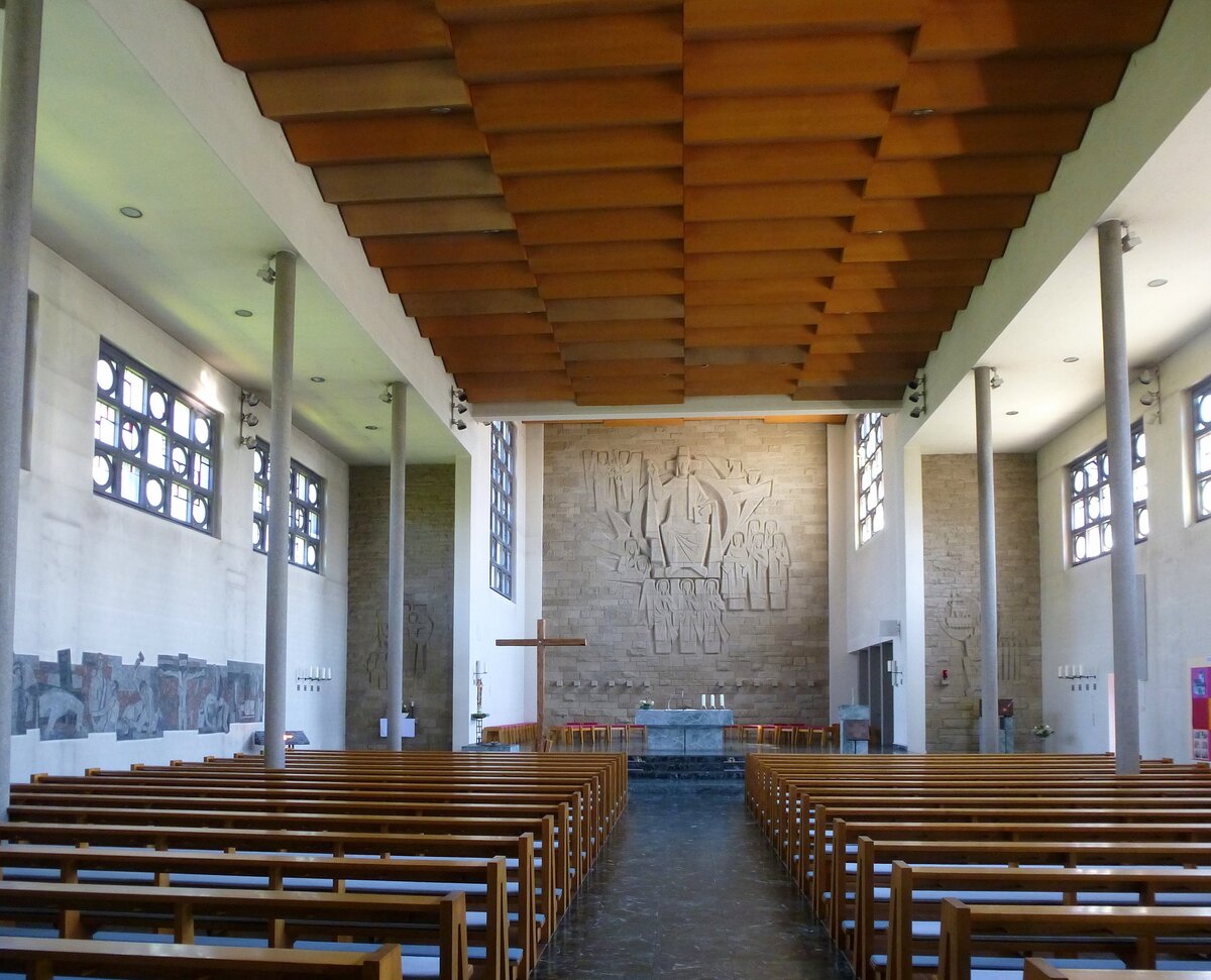 Gundelfingen, Blick zum Altar in der St.Bruder-Klaus-Kirche, Juli 2018