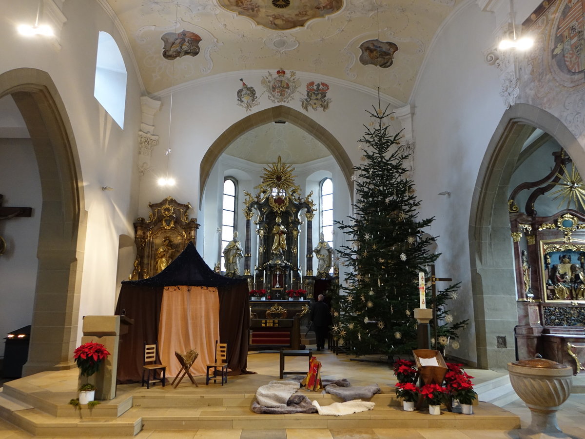 Gundelsheim, Altarraum der kath. Pfarrkirche St. Nikolaus (23.12.2018)