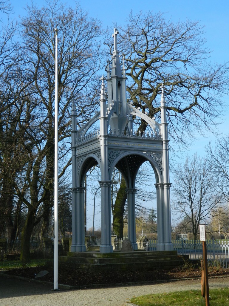 Gustav-Adolf-Denkmal in Ltzen. Erbaut 1837, von Karl-Friedrich Schinkel entworfen.
Ein Baldachin fr den Gedenkstein. An dieser Stelle wurde am 16.11.1632, nach der Schlacht bei Ltzen, der Leichnam von Gustav II. Adolf vorgefunden. 
Aufnahme vom 09.03.2014