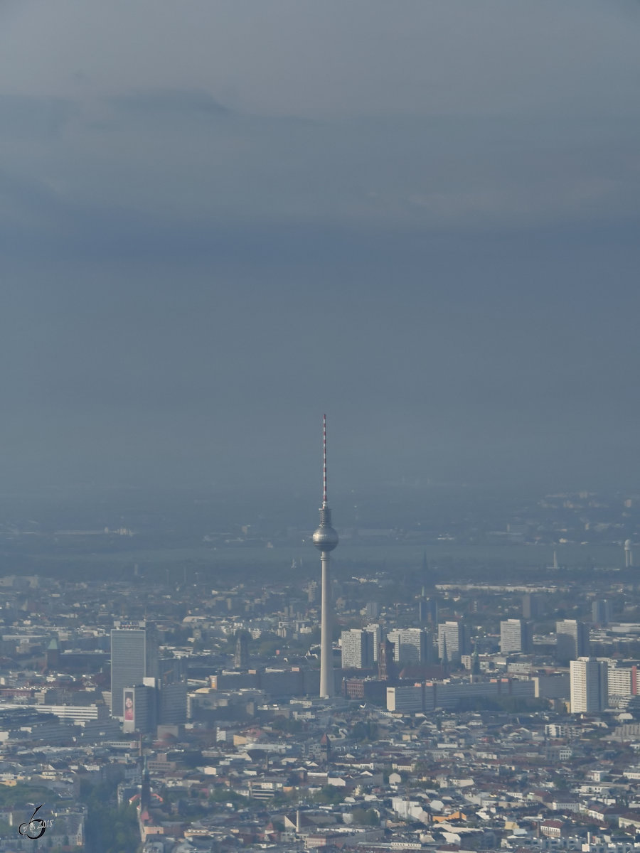 Guten Morgen Berlin. Noch ist es leicht diesiges Wetter, es wird aber ein schner Tag in unserer Hauptstadt werden. (April 2018)