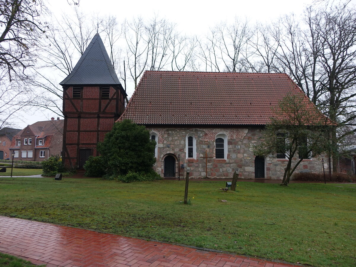 Gyhum, evangelische St. Margarethen Kirche, 1000 Jahre alte romanische, einschiffige Feldsteinkirche, verl�ngert 1793, Fachwerkwestturm 17. Jahrhundert (28.03.2026)