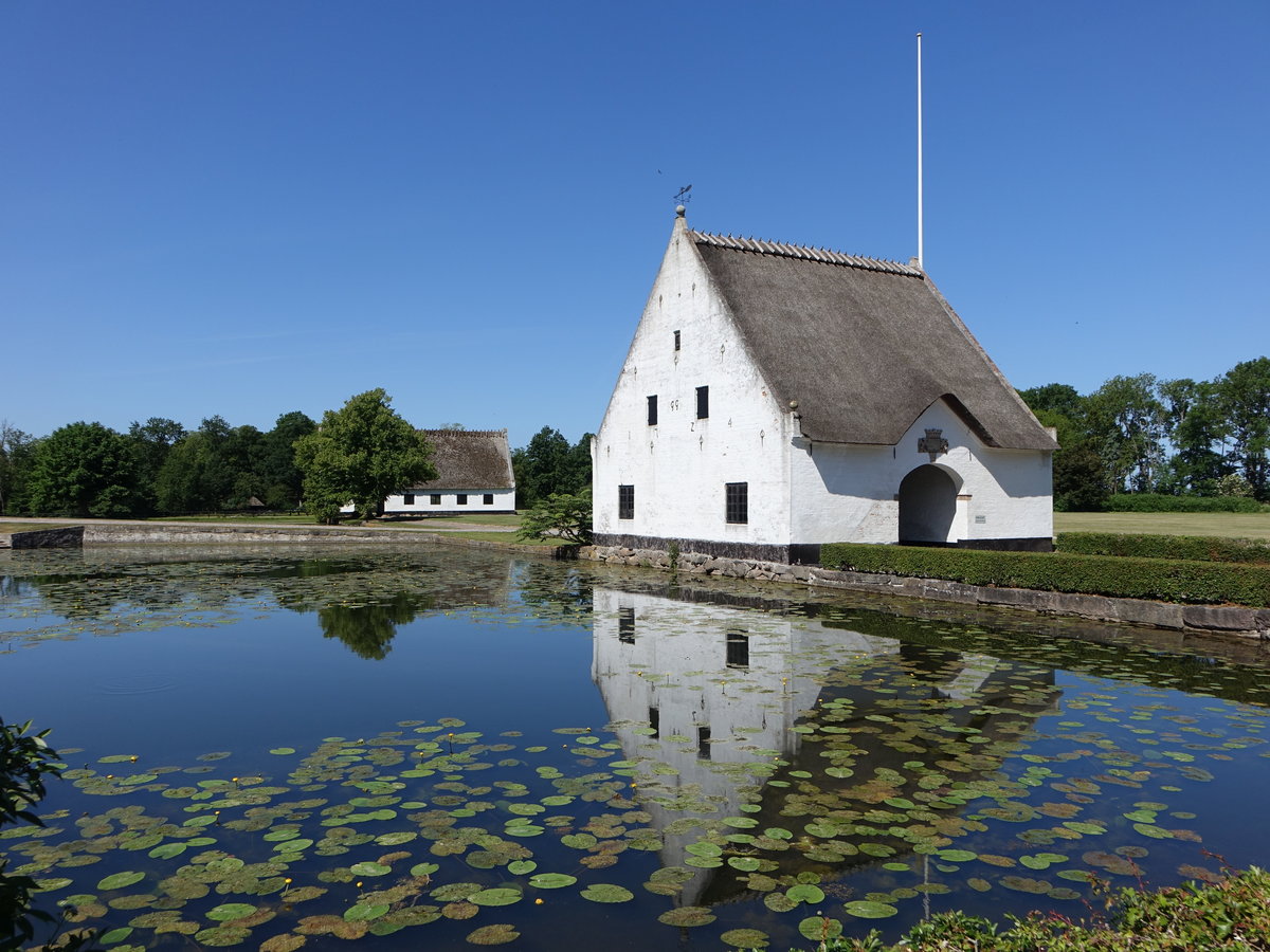 Gyldensteen, Torhaus zum Schloss Gyldensteen (06.06.2018)