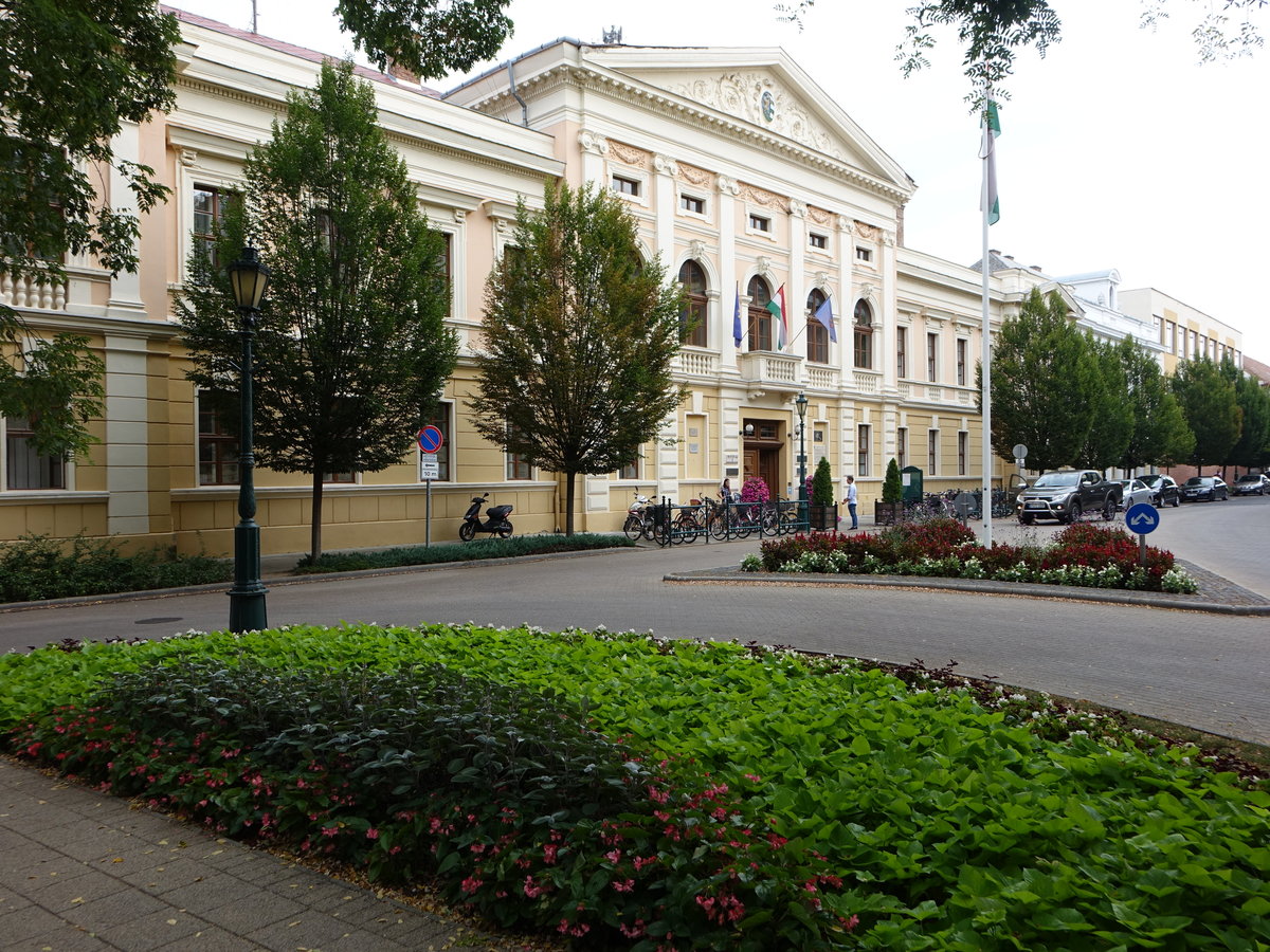 Gyula / Deutsch-Jula, Rathaus am Petfi Ter, erbaut 1877 (26.08.2019)