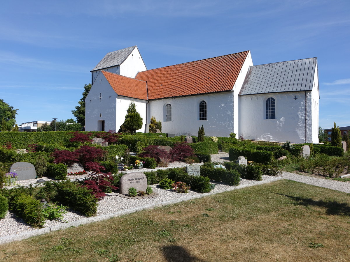 Hrning, romanische Ev. Kirche, erbaut im 12. Jahrhundert (07.06.2018)