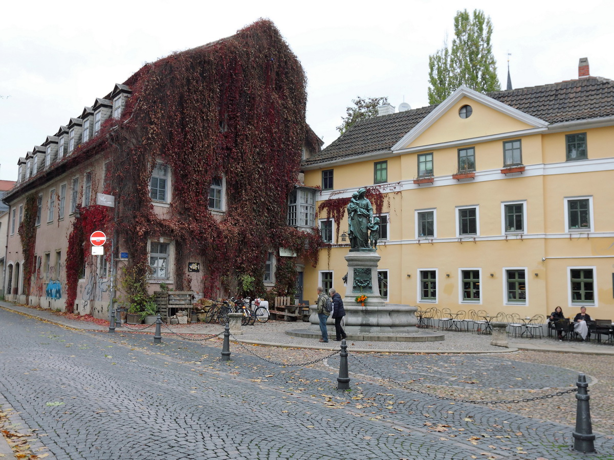 Hababusch Haus am Donndorf-Brunnen in Weimar am 23. Oktober 2015.