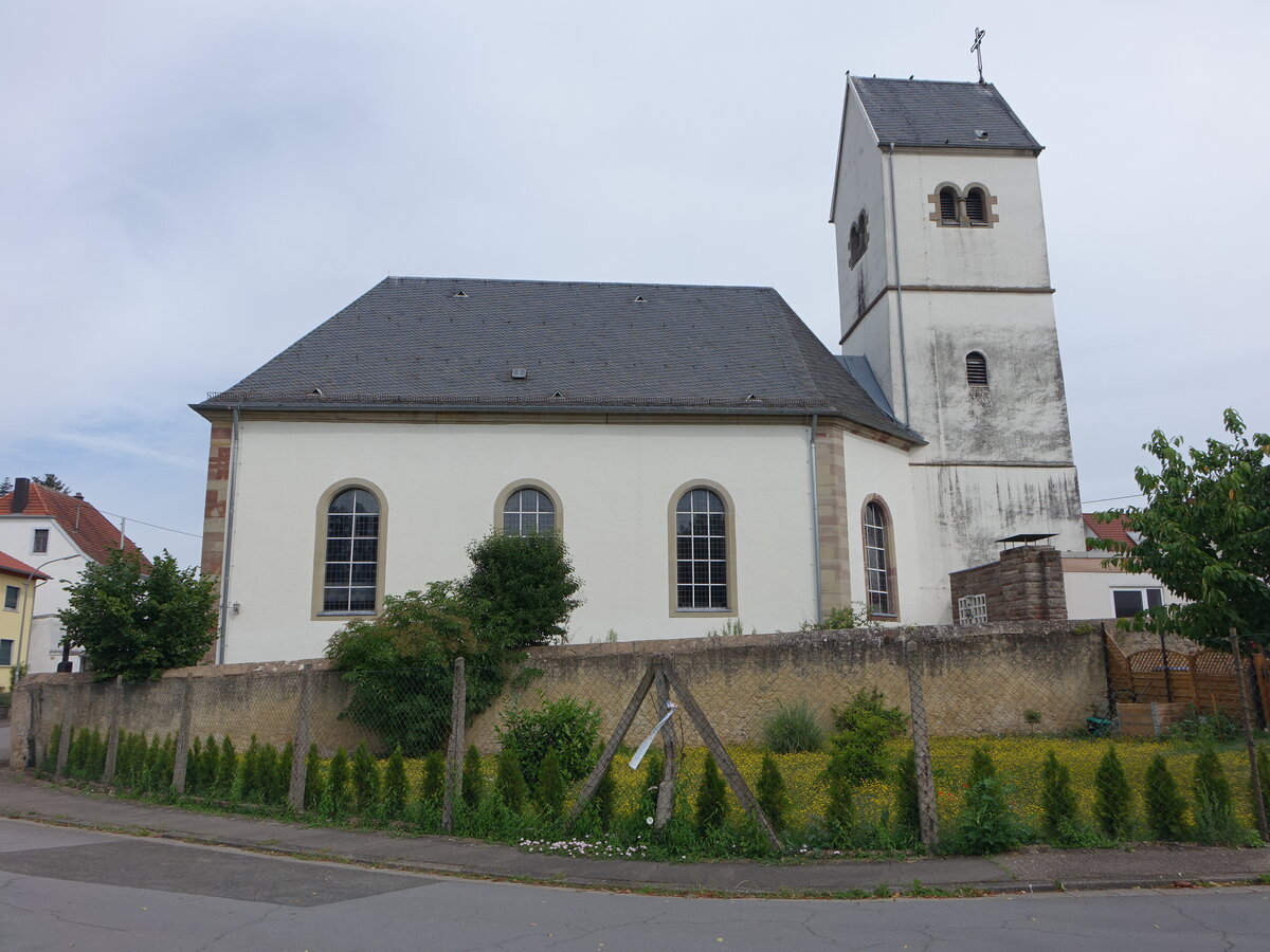 Habkirchen, Pfarrkirche St. Martin, romanischer Turm aus dem 12. Jahrhundert, Langschiff erbaut 1768 (14.07.2023)
