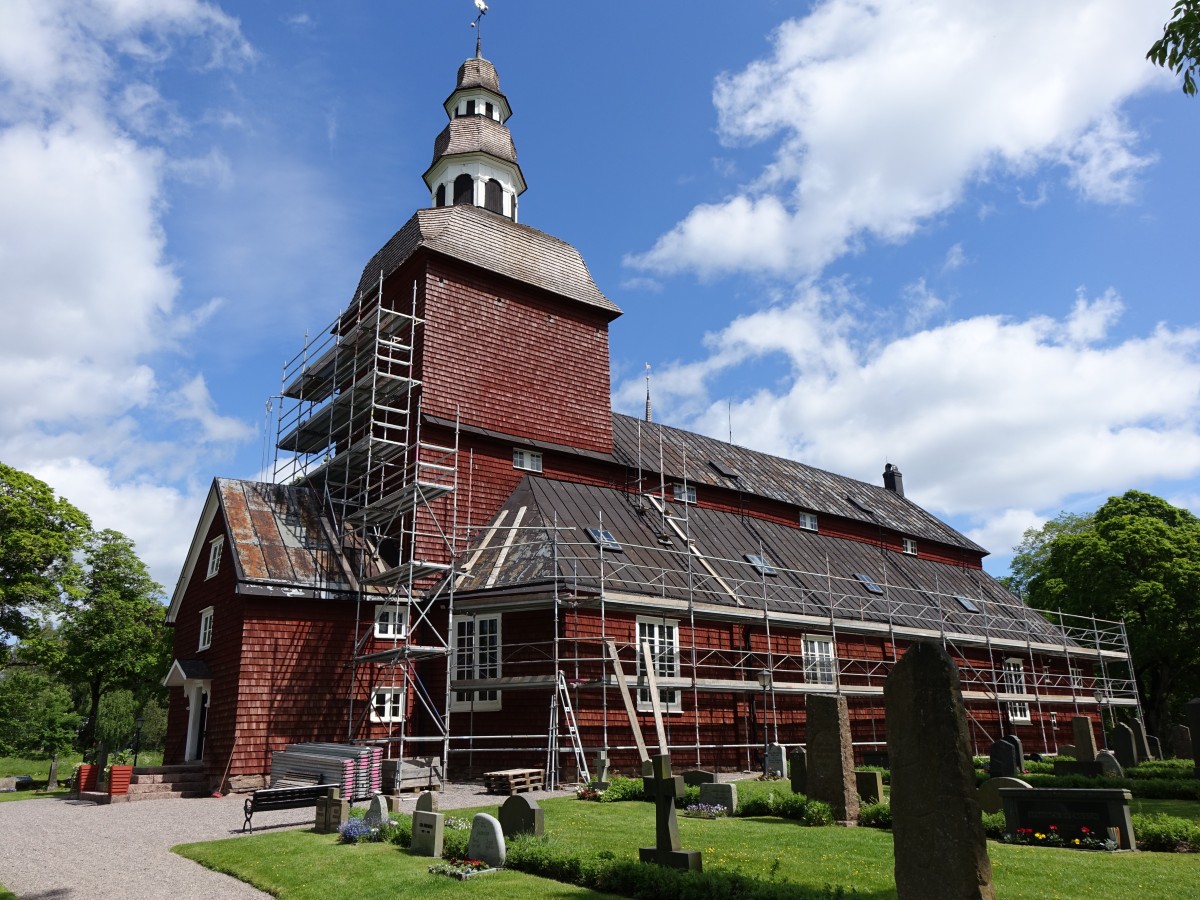 Habo, Holzkirche, erbaut 1723 durch Probst Martinus Seth, Basilika mit hohem Mittelschiff und zwei niedrigen Seitenschiffen (14.06.2015)