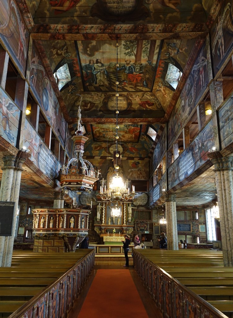 Habo, Mittelschiff der Holzkirche, Bilder gemalt von 1741 bis 1743 durch Johan Kinnerus und Johan Christian Peterson, Altar 14. Jahrhundert von der Vorgngerkirche, Kanzel von 1723 von Jonas Ullberg (14.06.2015)