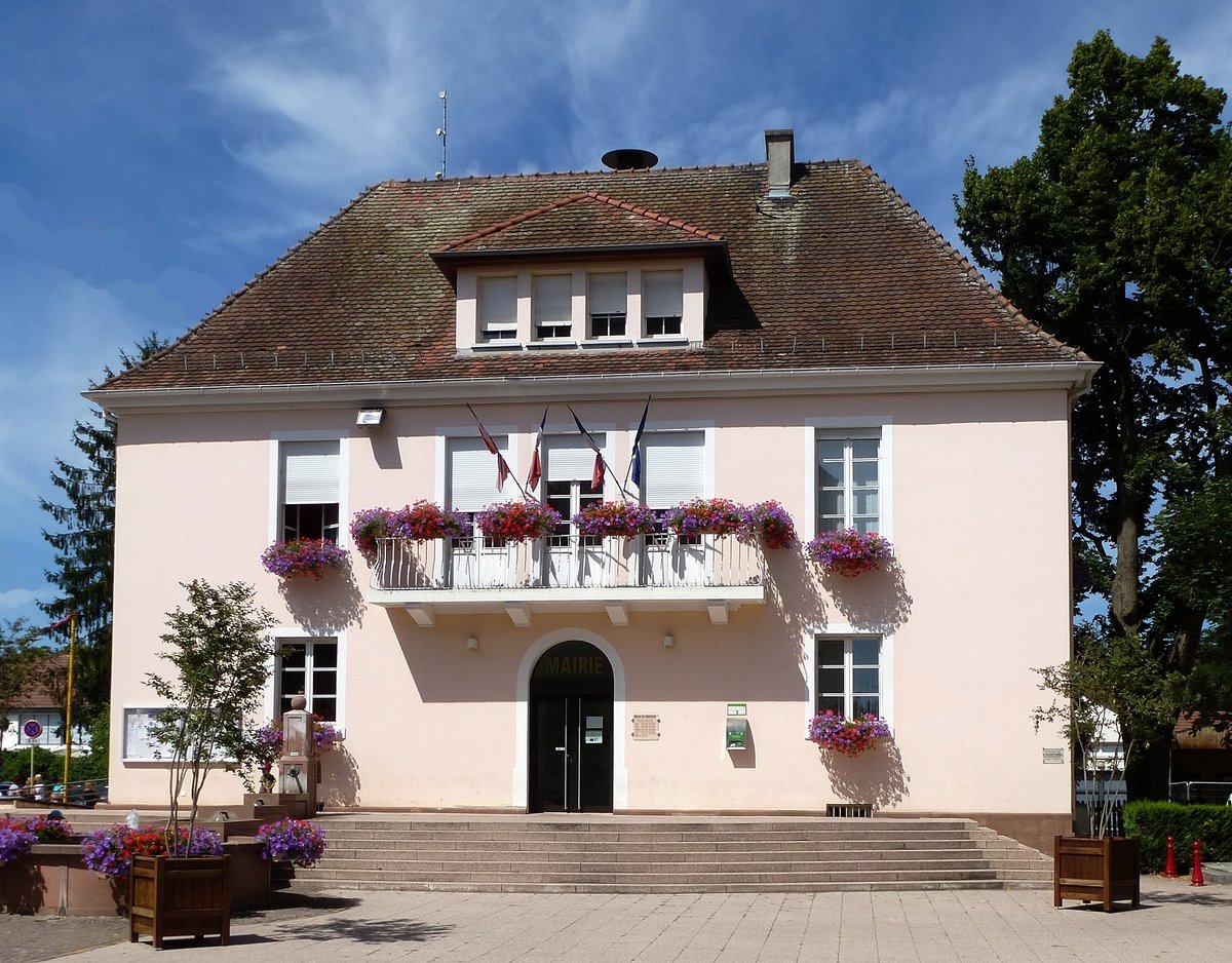Habsheim, das Rathaus der fast 5000 Einwohner zhlenden Gemeinde sdstlich von Mlhausen (Mulhouse), Juli 2017
