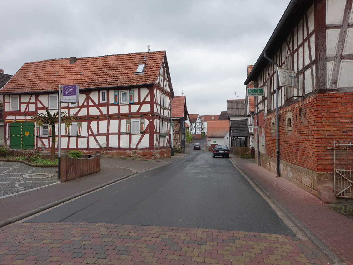 Hachborn, Fachwerkhuser am Brgerhaus (30.04.2022)