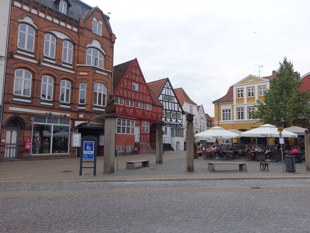 Haderslev, historische Fachwerkhuser am Hauptplatz Torvet (20.07.2019)