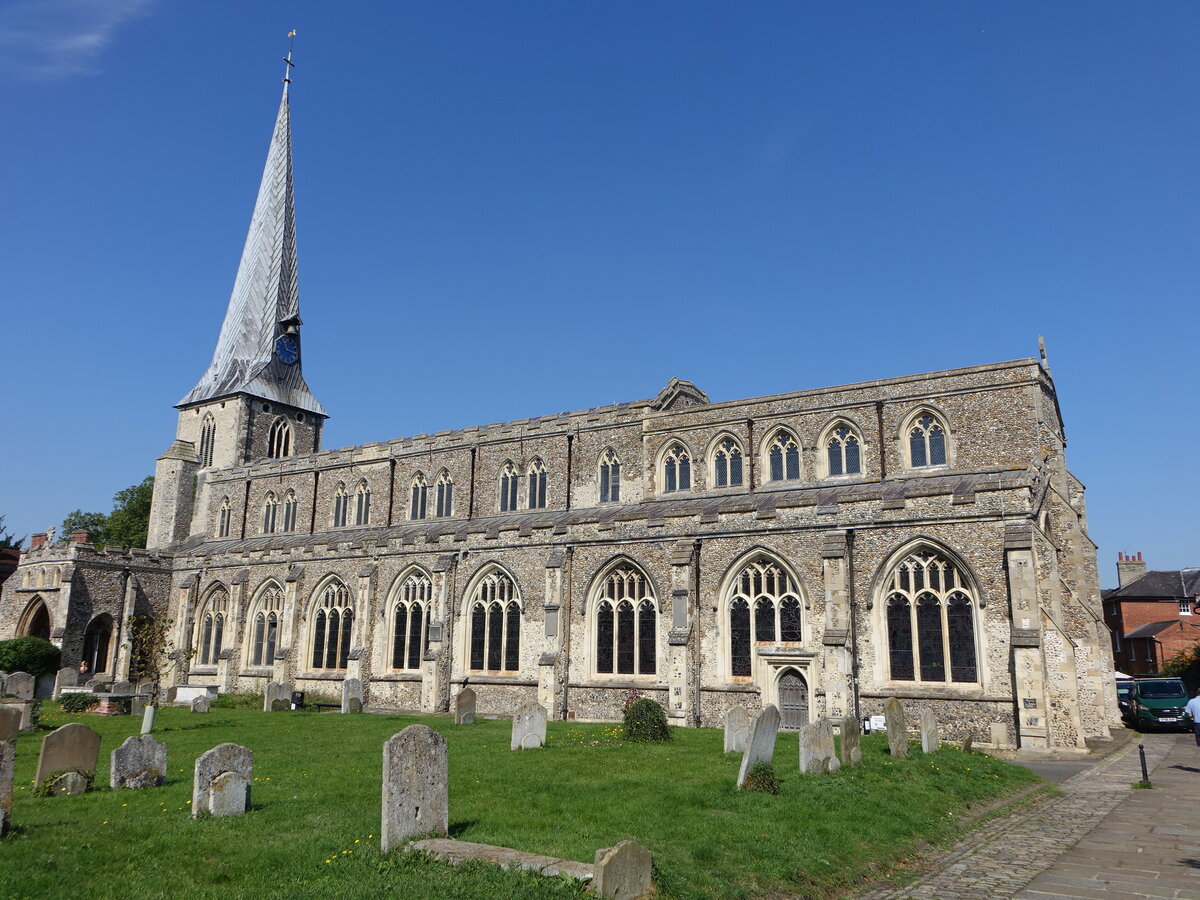 Hadleigh, Pfarrkirche St. Mary, erbaut im 13. Jahrhundert aus unbehauenen Feuersteinknollen (07.09.2023)