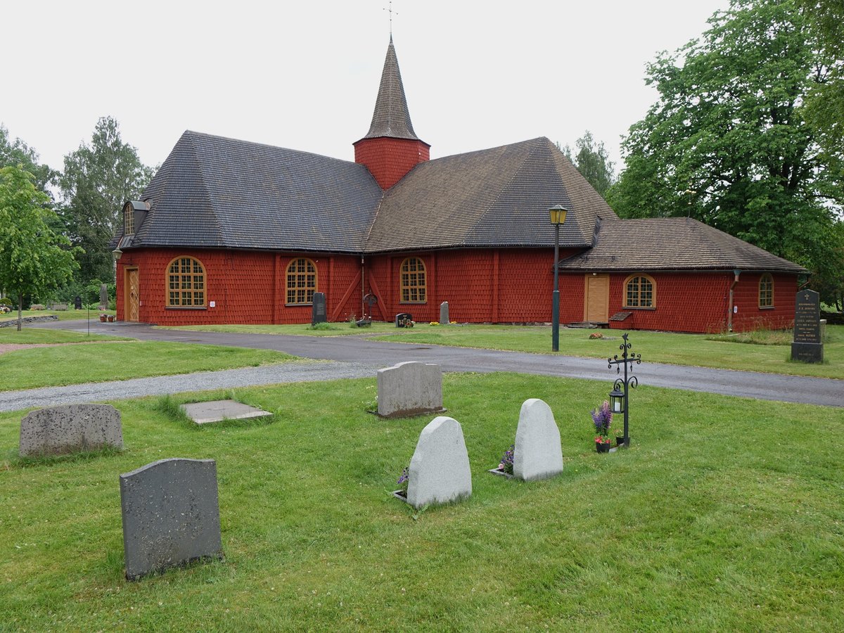 Hllefors, Ev. Kirche, Schindelgedeckter Bau von 1644 bis 1645, Sakristei von 1758 (17.06.2016)