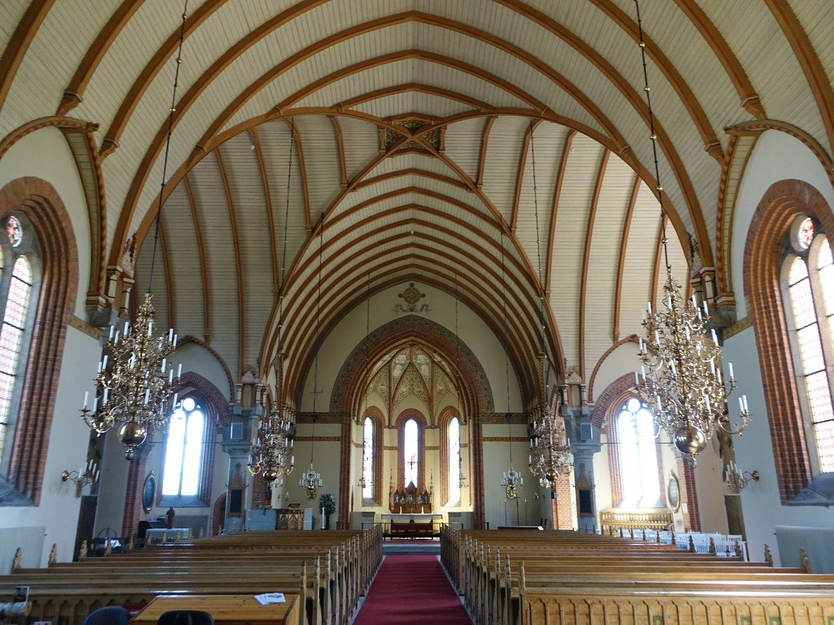 Hällestad, neugotischer Innenraum der Ev. Kirche, Kanzel von 1895 (05.06.2018)