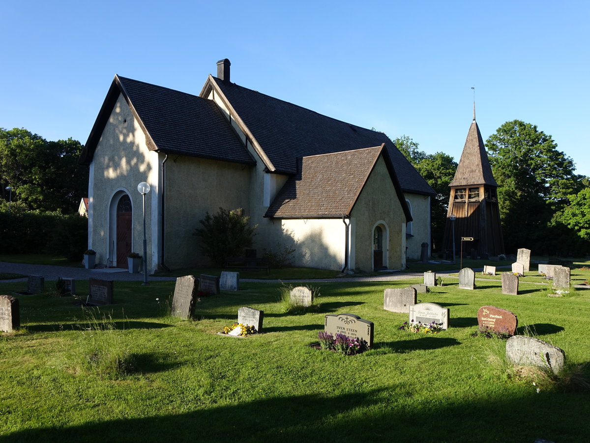 Härad, Ev. Kirche, erbaut im 12. Jahrhundert, Chor 15. Jahrhundert, Kirchturm von 1625 (14.06.2016)