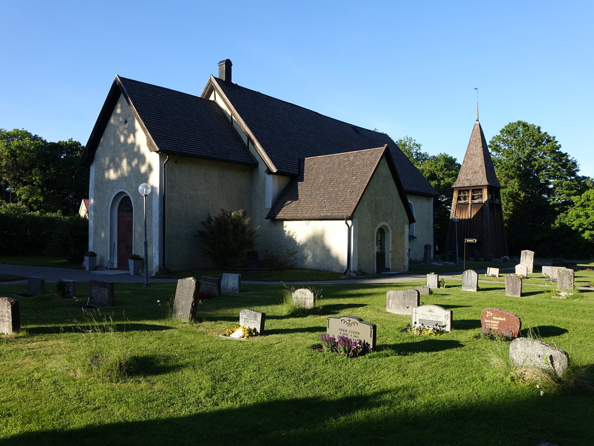 Hrad, Ev. Kirche, erbaut im 12. Jahrhundert, Chor 15. Jahrhundert, Kirchturm von 1625 (14.06.2016)