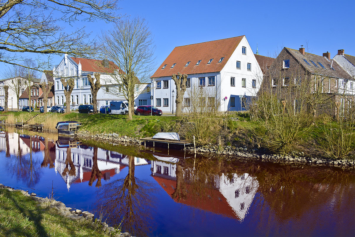 Huser am Frstenburggraben in Friedrichstadt (Nordfriesland). Aufnahme: 31. Mrz 2020.