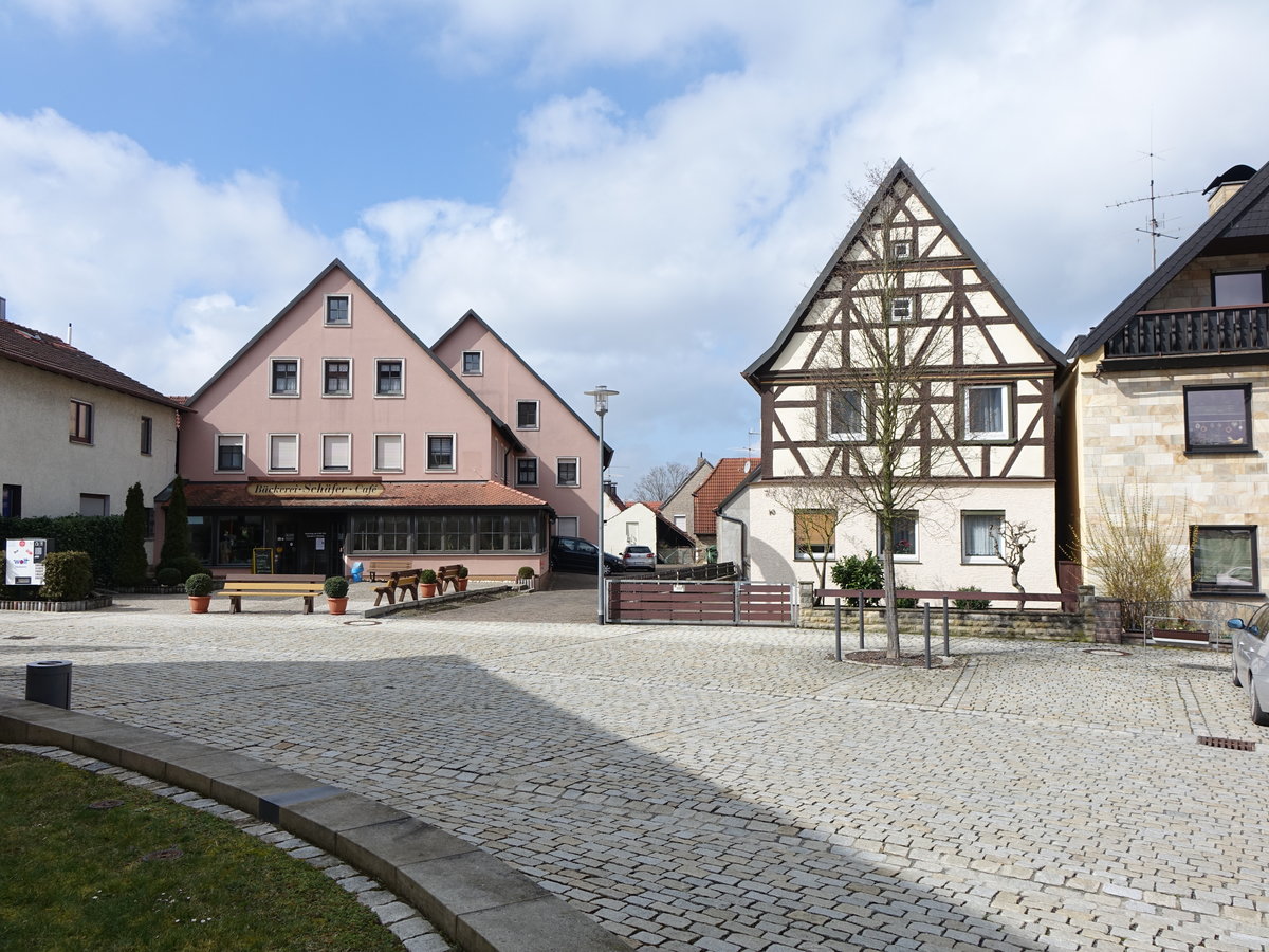 Huser am Kirchplatz in Sand am Main (26.03.2016)