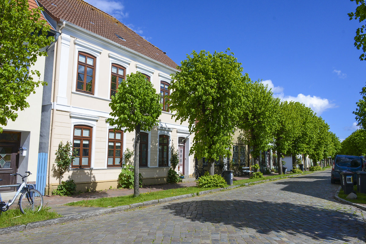 Huser an der Langen Strae in Arnis. Arnis war unter anderem auch bekannt als einer der Drehorte fr die ZDF-Serie Der Landarzt. Aufnahme: 11. Mai 2020.