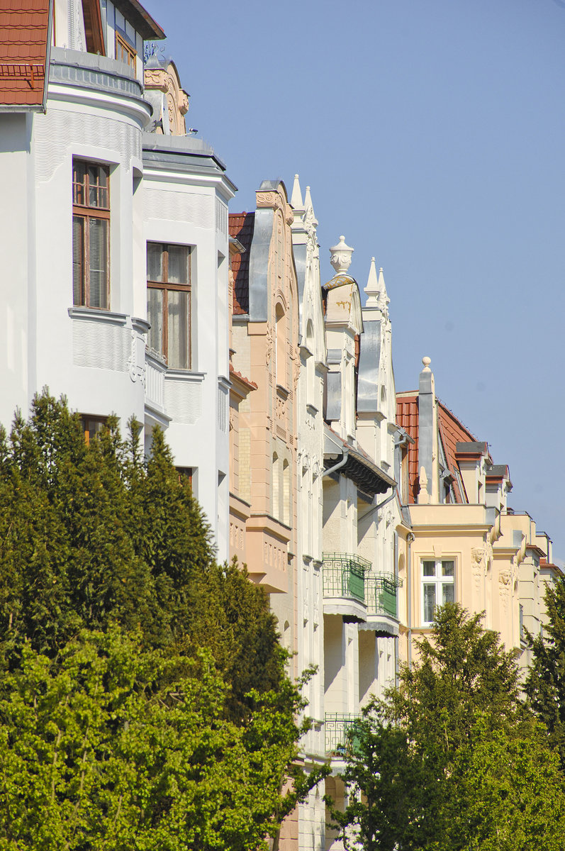 Häuser aus der deutschen Gründerzeit in der Straße Hold Pruskiego in Świnoujście (Swinemünde). Aufmahme: 6. Mai 2016.